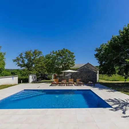 Haus Ana Willa Mali Jezenj