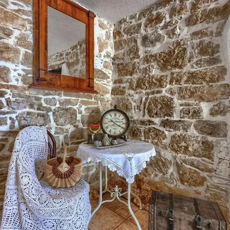 Haus Ana * Mali Jezenj